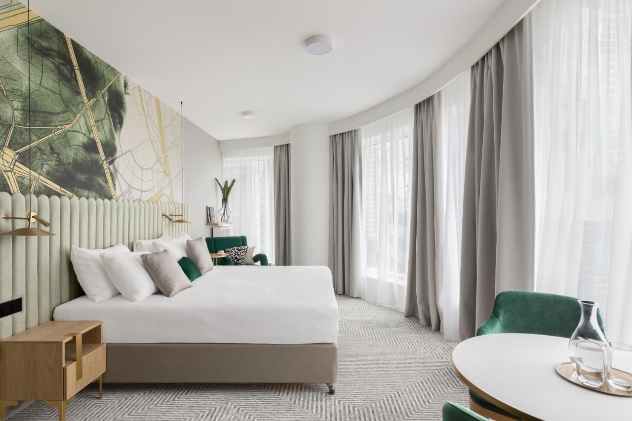 Suite Junior d'Angle avec 1 Lit King-Size et Vue
