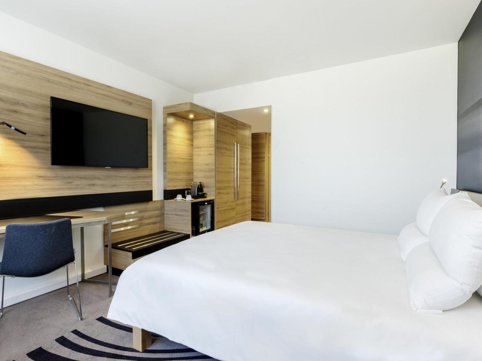 Chambre Supérieure - 1 Lit Double et 1 Sofa