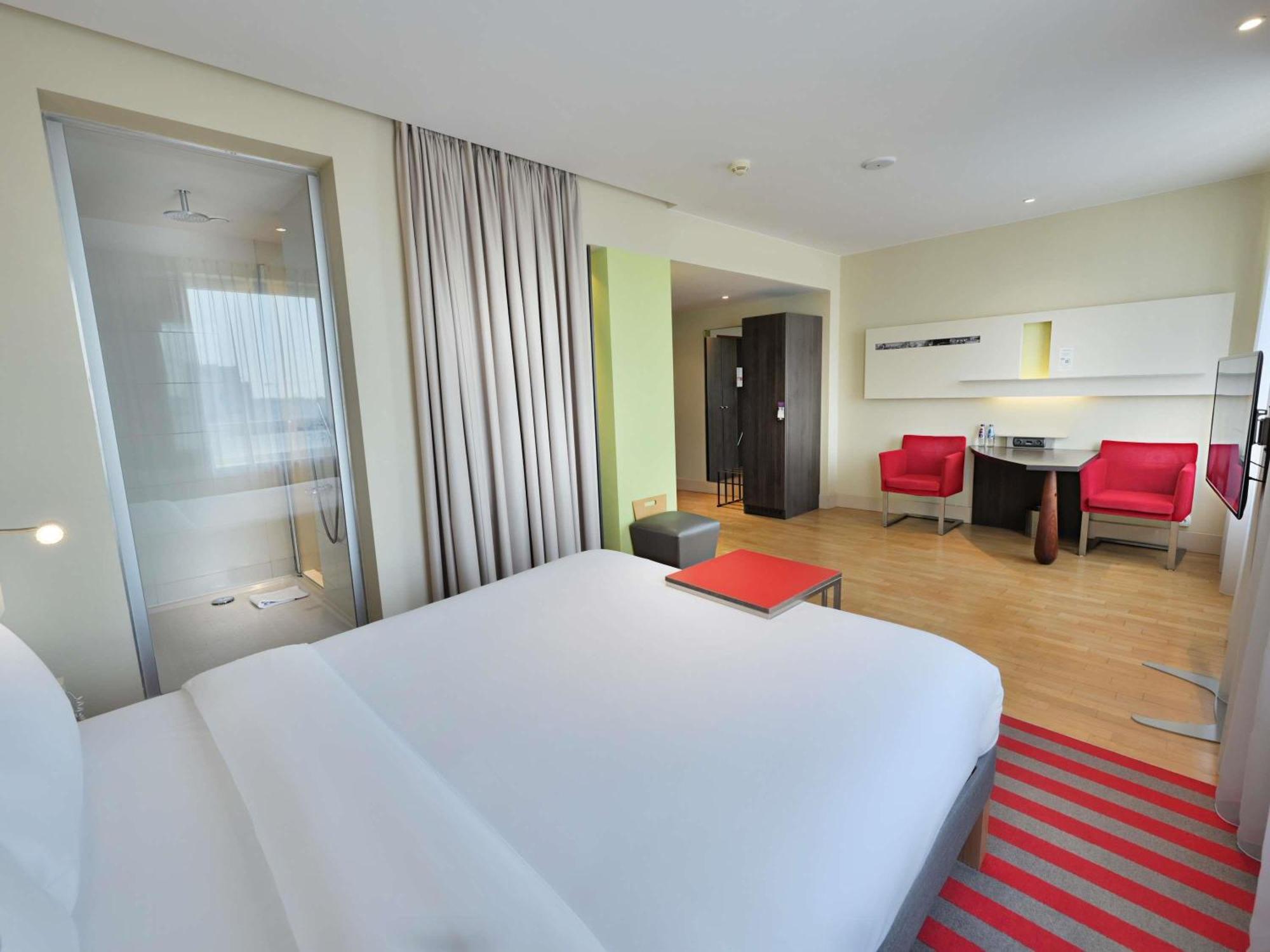 Superior Room,1742619175:JPEG